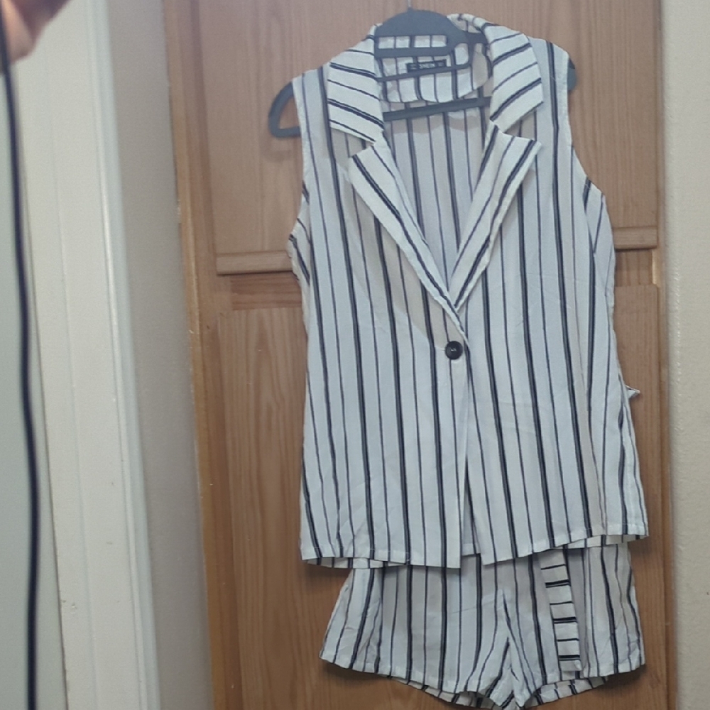 SHEIN Black and White Striped Top